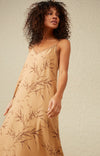 Luchtige maxi jurk met V-hals, bamboeprint en kanten details - Cartouche Brown Dessin